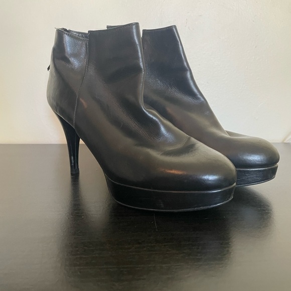 Stuart Weitzman Swell leather Black booties - Picture 3 of 6